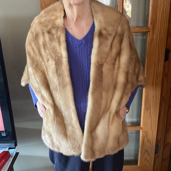 Avenue Montaigne Women’s O/S Mink Fur Stole With Satin Lining Color Autumn Haze - Picture 5 of 12